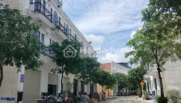 Hiếm bán nhà phố 2 mặt tiền 1 trệt 2 lầu 3 tỷ 7 kinh doanh hay cho thuê tốt - Ảnh 1