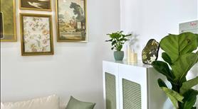 Căn hộ màu xanh bơ pastel dành cho ai yêu thiên nhiên và sự yên bình - Ảnh 4