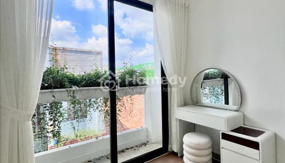 Bán nhà mới sát mặt tiền Duy Tân 4 tầng kiên cố 5pn có sẵn nội thất - Ảnh 1