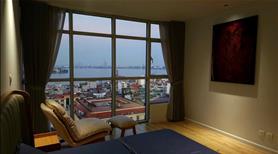 Căn hộ 2 ngủ full nội thất view Hồ Tây mặt đường lớn giá hợp lý - Ảnh 5
