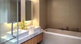 Căn hộ 2 ngủ full nội thất view Hồ Tây mặt đường lớn giá hợp lý - Ảnh 8