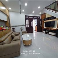 Gia đình đi Mũ định cư bán gấp nhà Phạm Văn Chiêu 61m2/2ty680, gần chợ tiện kinh doanh, SHR