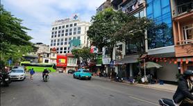 Bán gấp nhà mặt phố Cát Linh trung tâm thủ đô, 5 tầng, DT 28m2, kinh doanh sầm uất ngày đêm - 15 tỷ - Ảnh 2