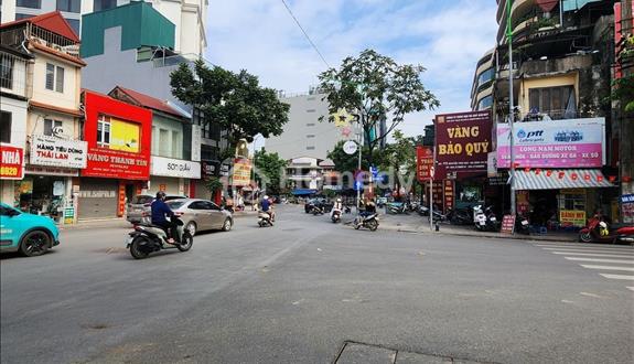 Bán gấp nhà mặt phố Cát Linh trung tâm thủ đô, 5 tầng, DT 28m2, kinh doanh sầm uất ngày đêm - 15 tỷ - Ảnh 1