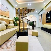 Nhà đẹp Lô Góc – 15M ra phố Nguyễn Khang – 5 Tầng – Sổ vuông – Chủ cần bán gấp
