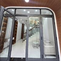 Bán gấp 56m2 Q9, 1 trệt 2 lầu, PK + 3PN + P. Thờ. Xe hơi đỗ cửa. Nhà ở ngay đón Tết.