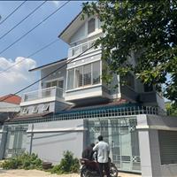 Cho thuê nhà đường Huỳnh Tấn Phát góc 2 mặt tiền, 5PN có hầm xe hơi