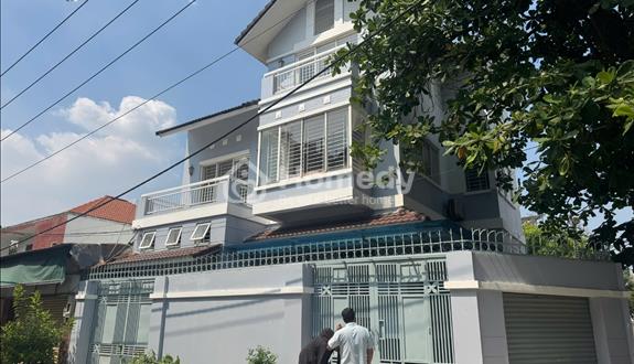Cho thuê nhà đường Huỳnh Tấn Phát góc 2 mặt tiền, 5PN có hầm xe hơi - Ảnh 1