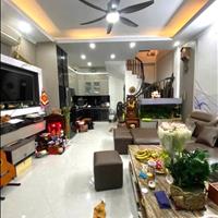 Nhà đẹp trung tâm Cầu Giấy - ngõ nông gần đường ô tô