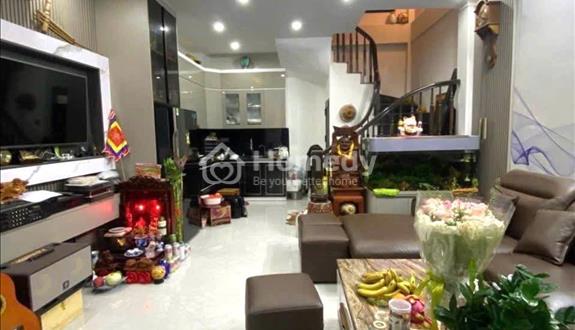 Nhà đẹp trung tâm Cầu Giấy - ngõ nông gần đường ô tô - Ảnh 1
