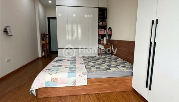 Nhà mặt ngõ Ngọc Thụy- oto đõ cửa - Ảnh 1