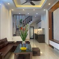 Bán nhà Nguyễn Đình Hoàn 35m2 4 tầng ngõ rộng ô tô cách 30m nhiều phòng ở ngay