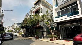 Nhà Phố Có Phòng Ngủ Dứoi Sân Xe Hơi Full Nội Thất Tại Bình Dương - Ảnh 8