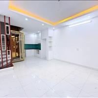 Seri 6 căn nhà mới, thang máy chạy, vừa mới sơn xong, Lác Long Quân - Giá đang ưu đãi quá đẹp