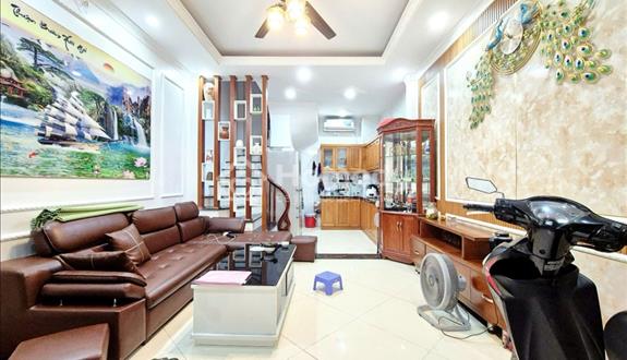 Bán nhà Đại Từ - Hoàng Mai – Giá 9 tỷ – DT 33m² x 5 tầng – MT 4m – gần phố, 2 thoáng, full nội thất - Ảnh 1