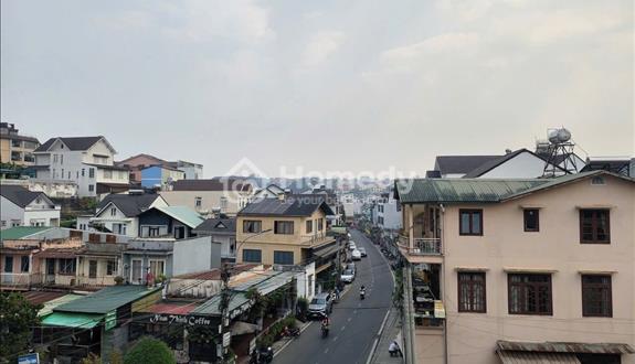 Nhà 4 tầng mặt tiền Trần Nhật Duật khu trung tâm gần công an Tinh - Ảnh 1