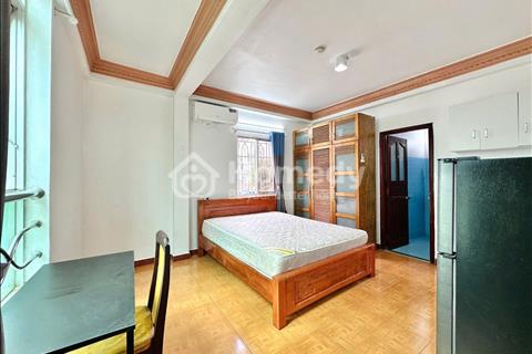 Phòng cho thuê cao cấp full NT với 2 cửa sổ lớn thoáng sáng gần KCX Tân Thuận, Lý Phục Man Quận 7