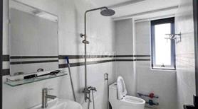 Phòng ban công rộng thoáng mát, ô tô đậu cửa - Ảnh 6