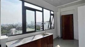Phòng ban công rộng thoáng mát, ô tô đậu cửa - Ảnh 5