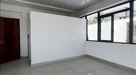 Phòng ban công rộng thoáng mát, ô tô đậu cửa - Ảnh 4