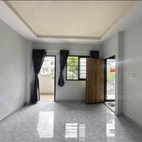 Phòng ban công giá rẻ ngay cầu Tân Thuận