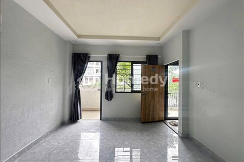 Phòng ban công giá rẻ ngay cầu Tân Thuận