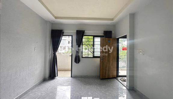 Phòng ban công giá rẻ ngay cầu Tân Thuận - Ảnh 1