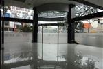 Khu sảnh bên trong luôn được giữ vệ sinh sạch sẽ giúp đảm bảo bộ mặt mỹ quan cho toàn bộ tòa nhà cũng như tạo ra môi trường làm việc hứng khởi cho cán bộ nhân viên, tạo niềm tin nơi khách hàng khi tới tham quan, làm việc tại đây.