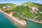 Tọa lạc tại vị trí vàng trên bãi biển Non Nước – một trong những bãi biển đẹp nhất hành tinh do Tạp chí Forbes bình chọn, khu biệt thự nghỉ dưỡng Vinpearl Premium Đà Nẵng nổi bật với phong cách Chăm kết hợp cùng kiến trúc cổ điển Pháp và điểm thêm những nét chấm phá đương đại.