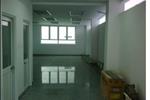 Mai Hồng Quế Building bố trí hàng lang lưu thông rộng thoáng, lát gạch bóng sạch sẽ, sáng sủa.
