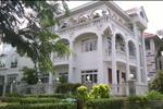 Khung cảnh hoa viên vừa tĩnh lặng vừa sống động tạo không gian sống trong lành. Sinh sống tại Biệt Thự Nam Thông 3, bạn sẽ dễ dàng nhận thấy những hình ảnh đáng yêu, những hình ảnh tạo nên nét chấm phá cho bức tranh sinh động về cuộc sống thanh bình, đầm ấm hạnh phúc.