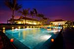 Nhà hàng White Caps & Beach Club Bistro được xây dựng với kiến trúc đặc biệt, kết hợp không gian sông nước hữu tình sẽ cho thực khách trải nghiệm những phút giây thư giãn có một không hai. 