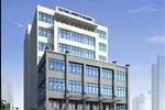 Tòa nhà Vinaplast được xây dựng trên phố Ngô Quyền, quận Hoàn Kiếm, khu vực được xem là trung tâm thương mại – tài chính hàng đầu của Hà Nội với trình độ dân trí cao, tập trung nhiều cơ quan văn phòng, các bban ngành, đại sứ quán, các hiệp hội… 