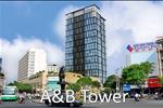 AB Tower nằm liền kề khách sạn New World, đối diện với công viên 23 Tháng 9 xanh mát, là khu vực sầm uất, thường xuyên được khách du lịch lui tới.