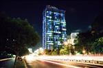 AB Tower đẹp lung linh, nổi bật giữa trời đêm thành phố.