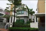 Biệt thự Villa Riviera được thiết kế với kết hợp với những mảng xanh cây cối, tạo nên không gian sống hòa quyện cùng thiên nhiên.