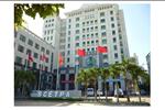 Bề ngoài tòa nhà sử dụng kính chịu nhiệt 2 lớp giúp Scetpa Building tránh khỏi cái oi bức của thành phố nhiệt đới Hồ Chí Minh.