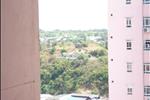 Căn hộ tại khu đô thị Seaview Chí Linh được thiết kế thông thoáng, với view ban công mát mẻ, mang đến không gian sống thoải mái hòa hợp với thiên nhiên.