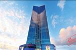 Thiết kế của Lotte Center Hà Nội là sự kết hợp giữa đẳng cấp hiện đại và nét đẹp văn hóa truyền thống. Tà áo dài chính là nguồn ý tưởng lãng mạn cho thiết kế tòa nhà này. 