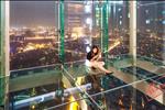 Ngoài ra, nét độc đáo của tòa nhà này phải kể đến thiết kế đài quan sát Sky Walk - công trình “đi trên mây” đầu tiên tại Châu Á nằm trên tầng 65 của Lotte Center Hà Nội. Tại đài quan sát, mọi người có thể nhìn thấy toàn cảnh thành phố, thậm chí sẽ nhìn thấy cả mặt đất dưới chân mình.