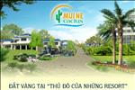 Khu biệt thự có vị thế “tựa sơn nghinh thủy”, lưng tựa đồi cao, mặt hướng ra biển hứa hẹn một tương lai vững chắc, phồn thịnh cho những chủ nhân của những căn biệt thự tại nơi đây.