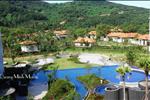 Dự án bao gồm ba phân khu lớn: Khu biệt thự đồi BanyanTree Residences, khu căn hộ cao cấp Angsana Lăng Cô và khu biệt thự song lập Laguna Residences Lăng Cô.