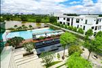 Ngoài việc được đầu tư về thiết kế, hệ thống quy hoạch đồng bộ, mật độ cây xanh thoáng đãng, phát triển theo mô hình Compound an ninh 24/7, Lucasta còn được quản lý bởi đơn vị quản lý bất động sản chuyên nghiệp Quốc tế CBRE, mang đến không gian sống tiện nghi và an ninh chưa từng có cho cư dân.