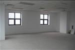 Khu văn phòng cho thuê đã được chủ đầu tư hoàn thiện nội thất cơ bản như: Trần, tường, sàn... Tổ chức, doanh nghiệp thuê mặt bằng có thể lựa chọn thiết kế nội thất cho phù hợp với quy mô và hoạt động kinh doanh của công ty mình. 