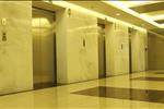 Ngay tại khu vực sảnh chính rộng rãi của tòa nhà được trang bị thang cuốn tiện dụng từ tầng một tới tầng ba. Mặt tiền của tòa nhà được thiết kế và hoàn thiện bằng các vật liệu cao cấp nhằm đảm bảo một môi trường làm việc tinh tế nhất.