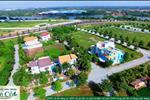 Khu đô thị ven sông Vàm Cỏ được thiên nhiên ưu ái, ba mặt đều tiếp giáp sông tạo nên một không gian thơ mộng, đồng thời cư dân sống tại đây chỉ cần mở cửa nhà mình có thể tận hưởng không khí mát lành từ thiên nhiên.