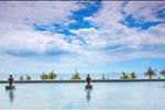 Các tiện ích nổi bật của dự án như hồ bơi, spa, quầy bar đem lại cho khách hàng trải nghiệm tốt hơn.