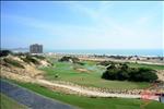 Sân golf chuẩn 5 sao Golf The Bluffs được chủ đầu tư tỉ mỉ chăm chút với khung cảnh biển một bên tạo nên hình ảnh của một thiên đường nghỉ dưỡng tươi mát và trong lành.