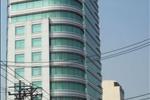 Tòa nhà văn phòng Golden Tower được thiết kế vô cùng tinh xảo và hiện đại, được sử dụng kính 4 lớp cách nhiệt, nhìn từ bên ngoài vào tòa nhà tạo cảm giác dễ chịu, thoáng đãng, hướng nhìn rộng bao quát ra được nhiều hướng.